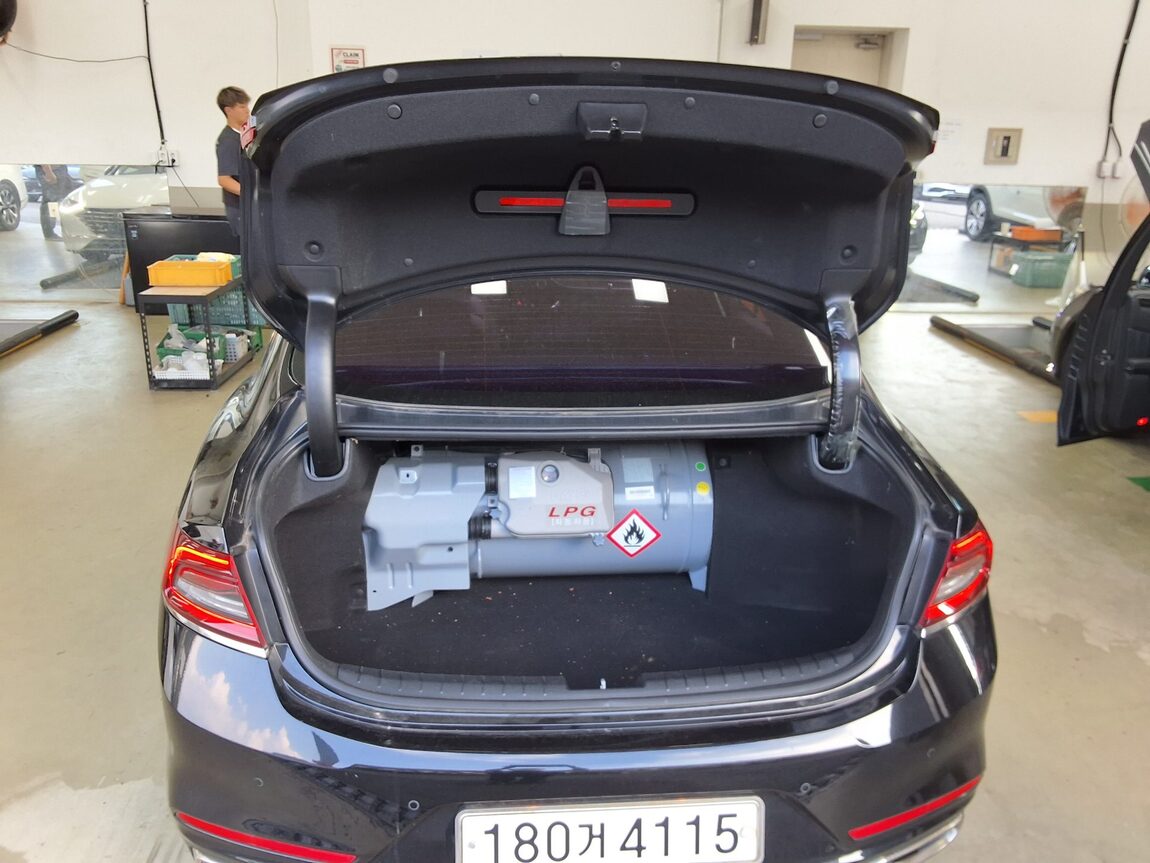 HYUNDAI GRANDEUR IG 3.0 LPi RENTAL CAR MODERN 2018 - zdjęcie 15
