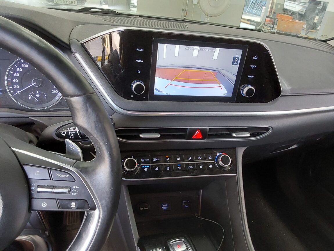 HYUNDAI SONATA (DN8) G2.0 PREMIUM 2020 - zdjęcie 17