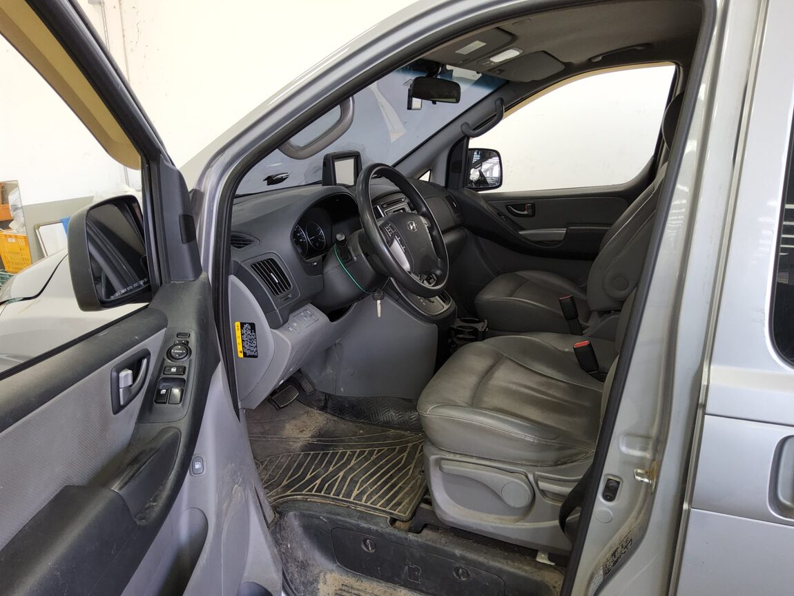 HYUNDAI GRAND STAREX 11-SEATER DIESEL MODERN 2018 - zdjęcie 10