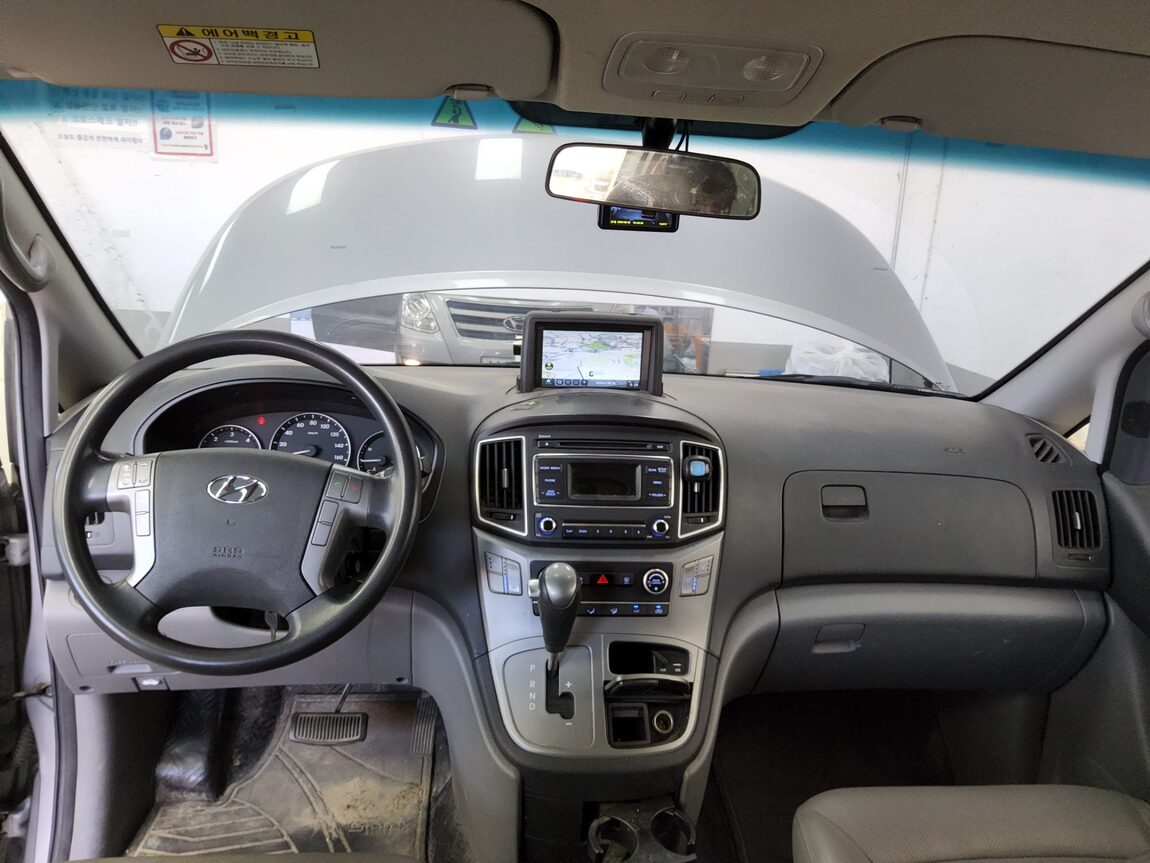 HYUNDAI GRAND STAREX 11-SEATER DIESEL MODERN 2018 - zdjęcie 11