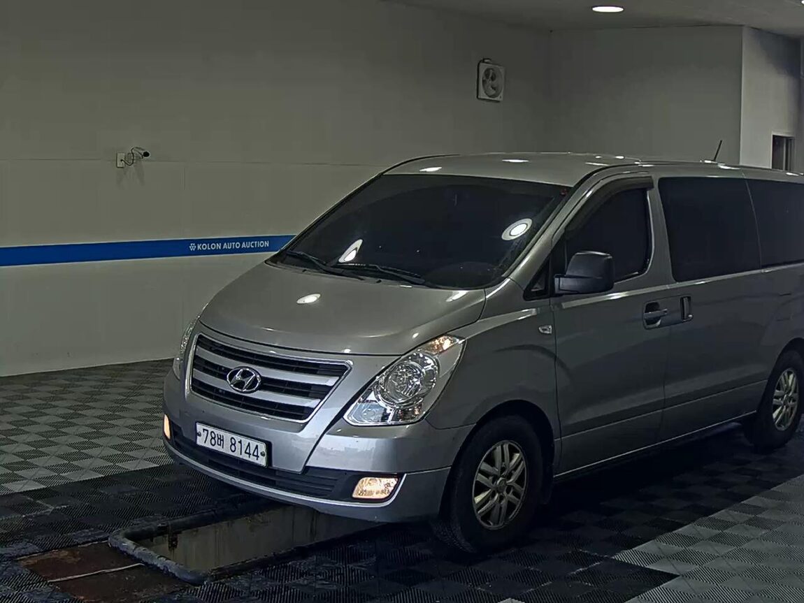 HYUNDAI GRAND STAREX 11-SEATER DIESEL MODERN 2018 - zdjęcie 2