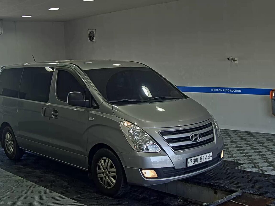 HYUNDAI GRAND STAREX 11-SEATER DIESEL MODERN 2018 - zdjęcie 3