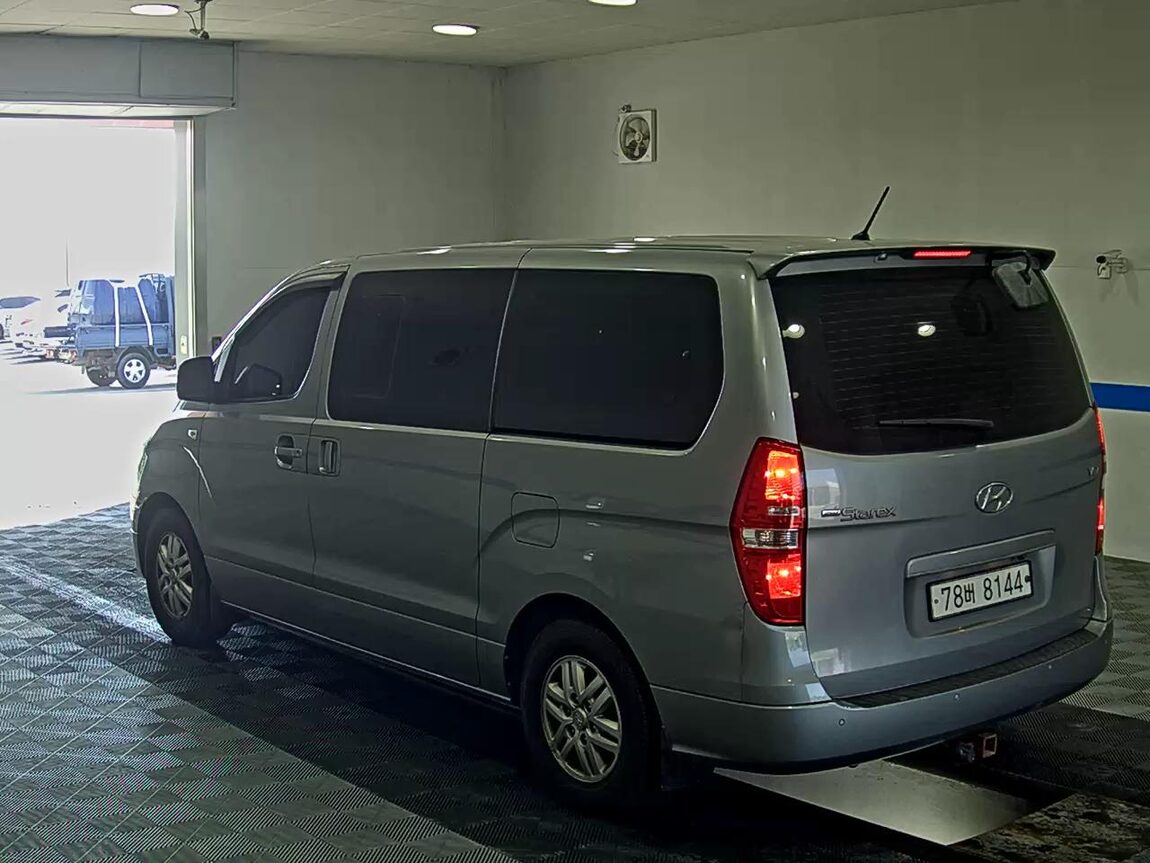 HYUNDAI GRAND STAREX 11-SEATER DIESEL MODERN 2018 - zdjęcie 6