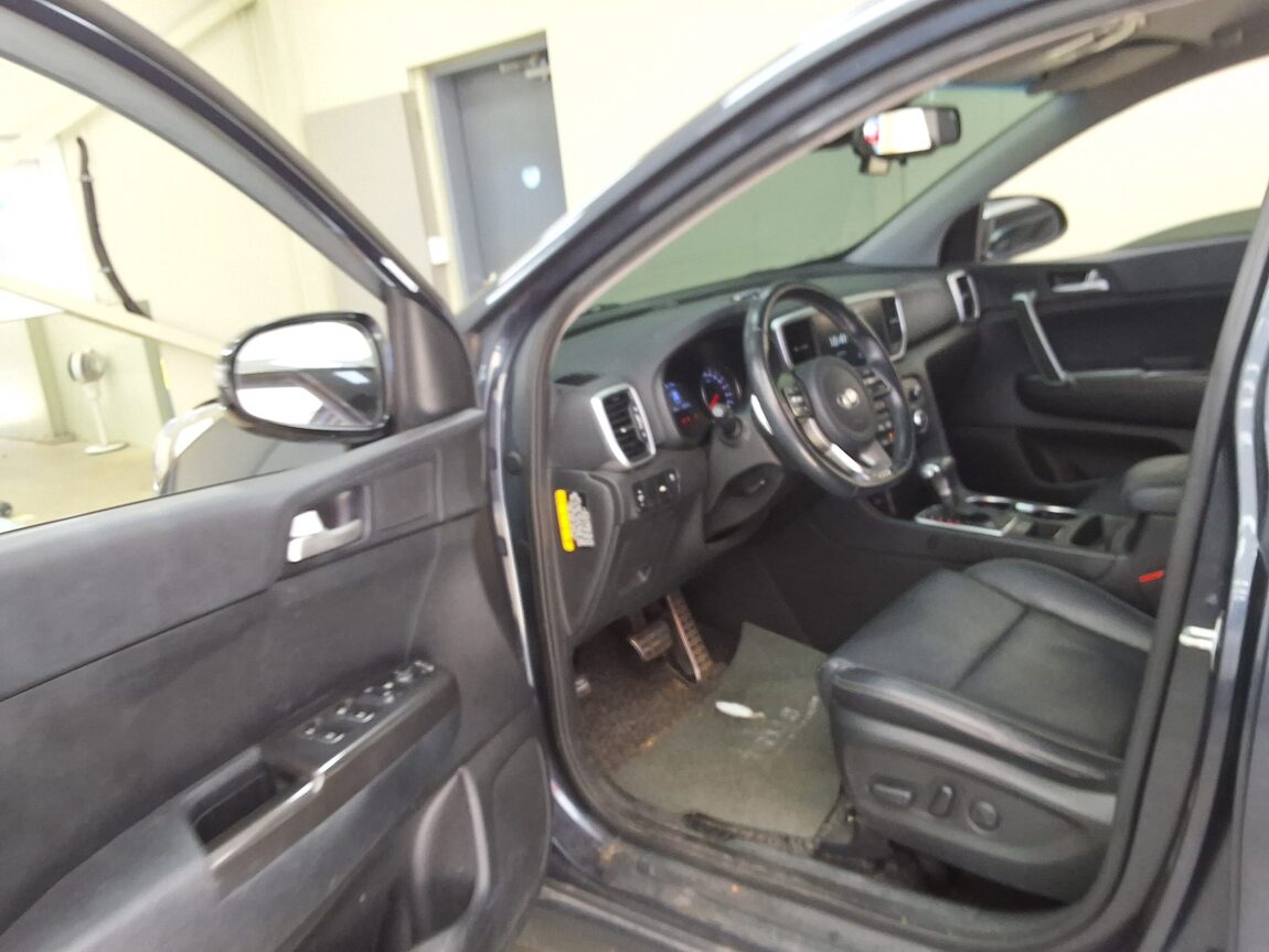 KIA SPORTAGE THE BOLD R2.0 DIESEL 2WD PRESTIGE 2019 - zdjęcie 11