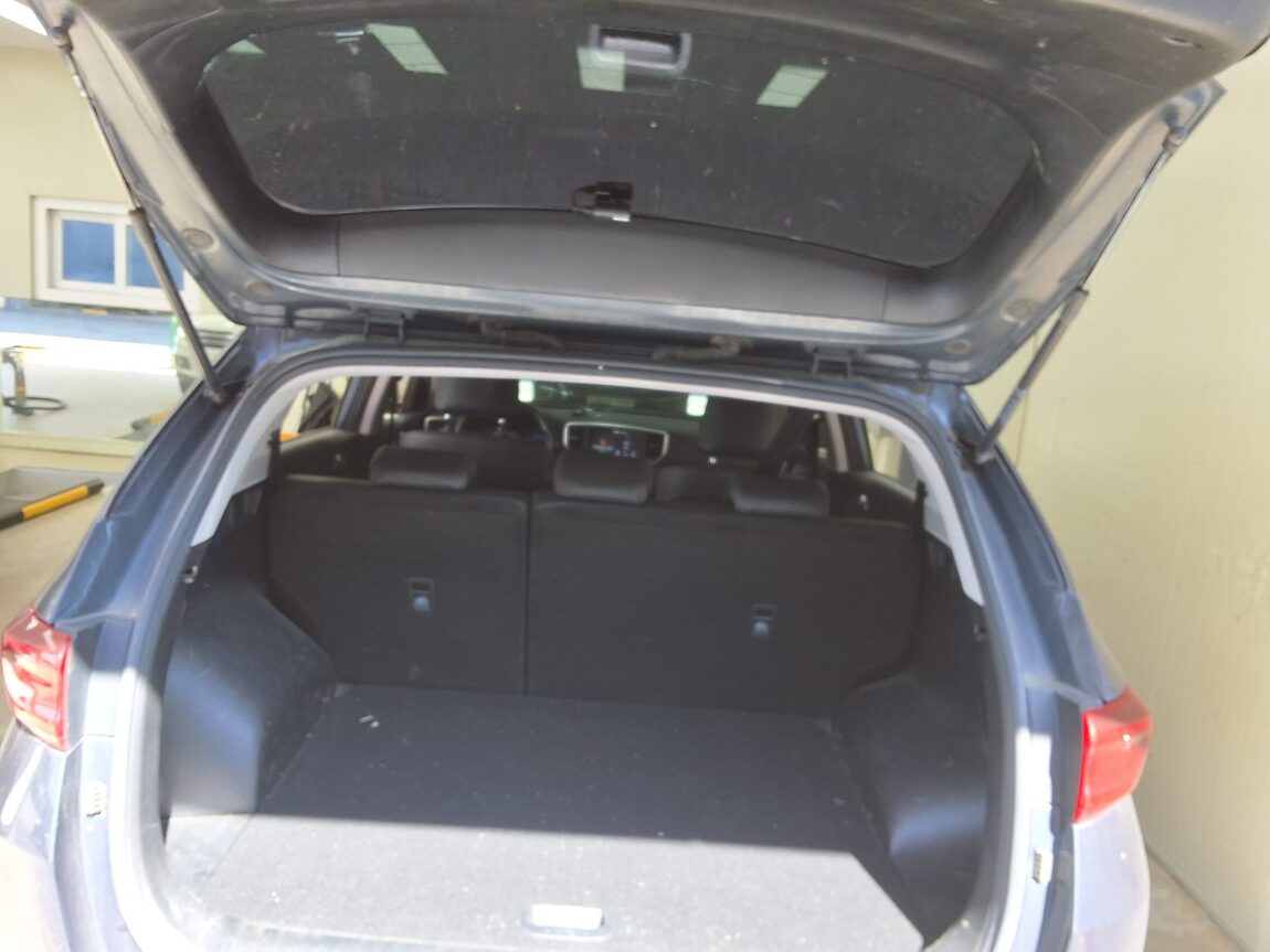 KIA SPORTAGE THE BOLD R2.0 DIESEL 2WD PRESTIGE 2019 - zdjęcie 16