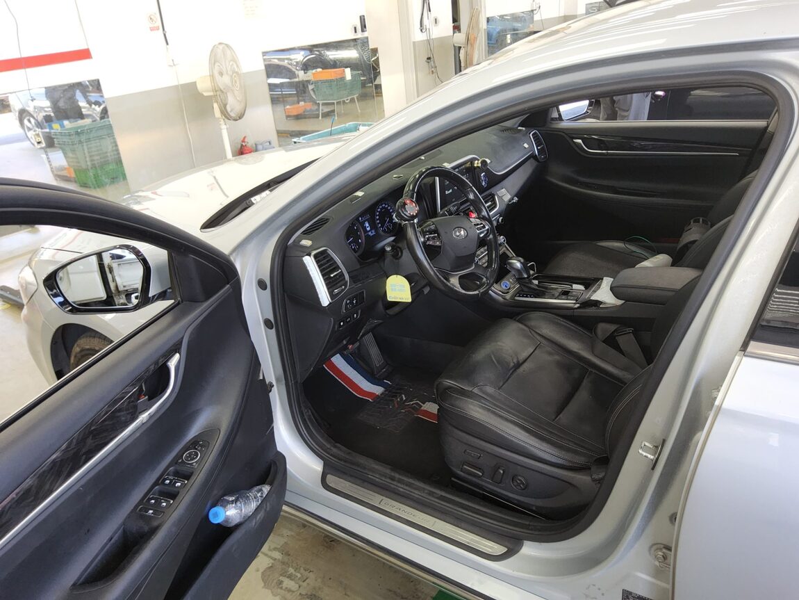 HYUNDAI GRANDEUR IG 3.0 LPi TAXI DELUXE TYPE 2019 - zdjęcie 10