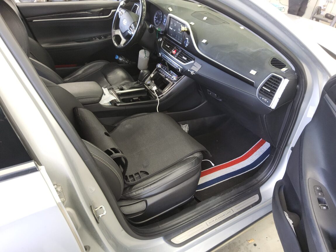 HYUNDAI GRANDEUR IG 3.0 LPi TAXI DELUXE TYPE 2019 - zdjęcie 14