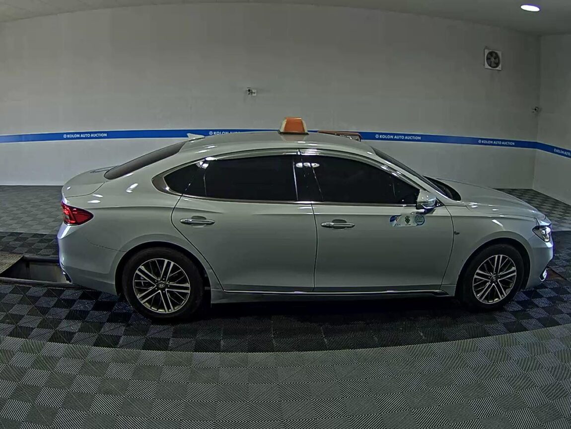 HYUNDAI GRANDEUR IG 3.0 LPi TAXI DELUXE TYPE 2019 - zdjęcie 4