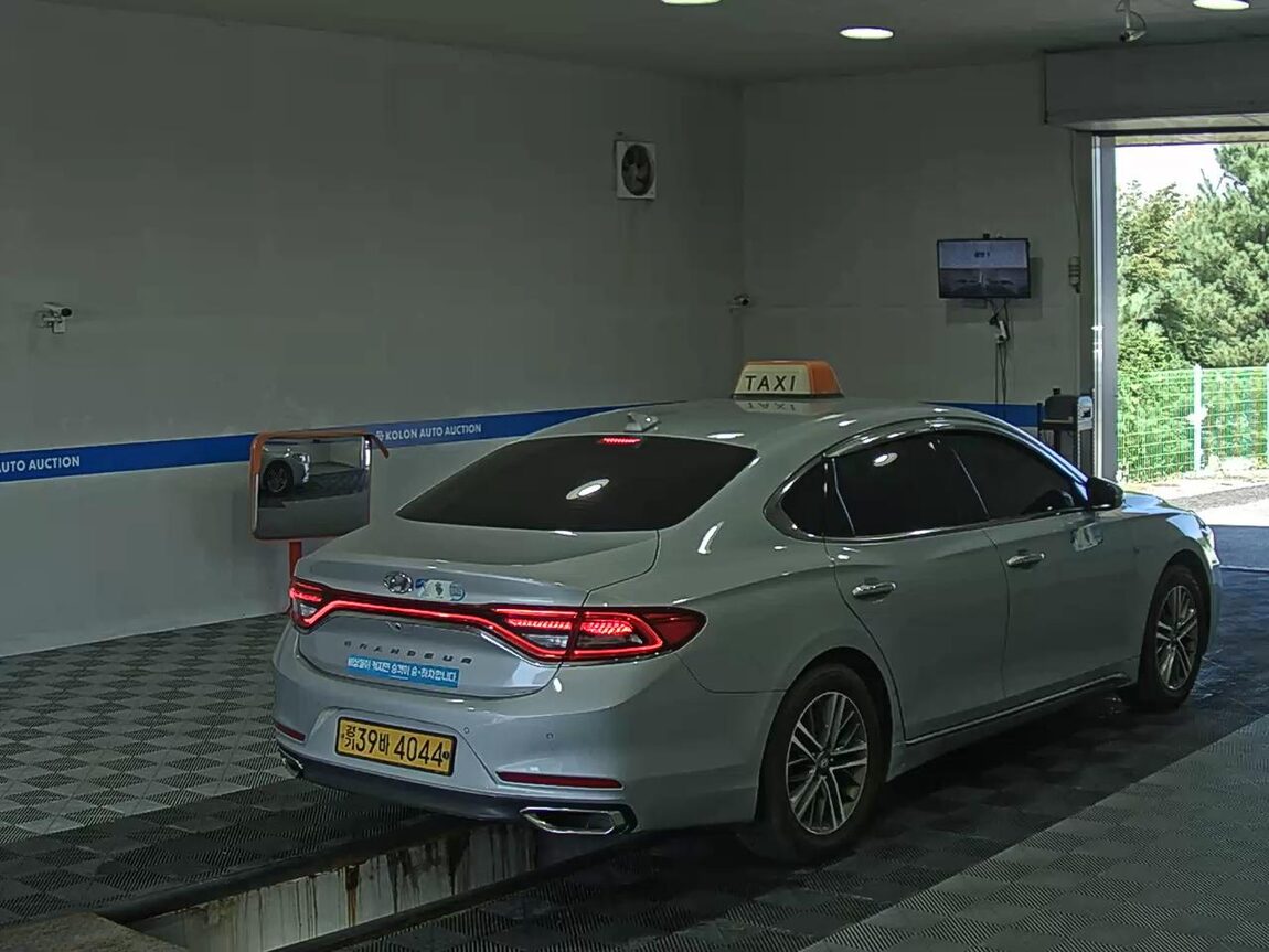HYUNDAI GRANDEUR IG 3.0 LPi TAXI DELUXE TYPE 2019 - zdjęcie 5