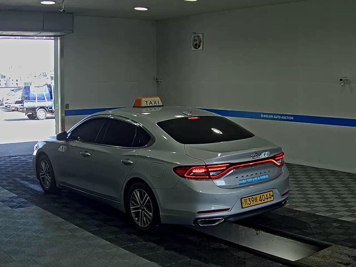 HYUNDAI GRANDEUR IG 3.0 LPi TAXI DELUXE TYPE 2019 - zdjęcie 6