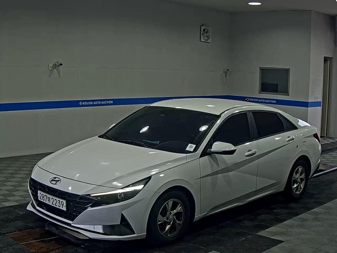 HYUNDAI AVANTE (CN7) 1.6 GASOLINE MODERN 2022 - zdjęcie 16