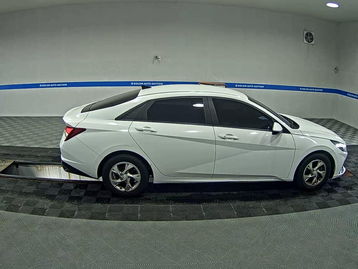 HYUNDAI AVANTE (CN7) 1.6 GASOLINE MODERN 2022 - zdjęcie 18