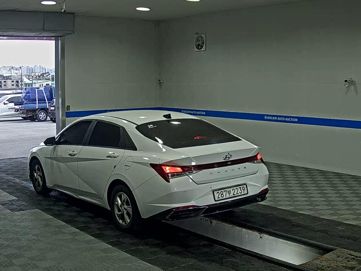 HYUNDAI AVANTE (CN7) 1.6 GASOLINE MODERN 2022 - zdjęcie 20