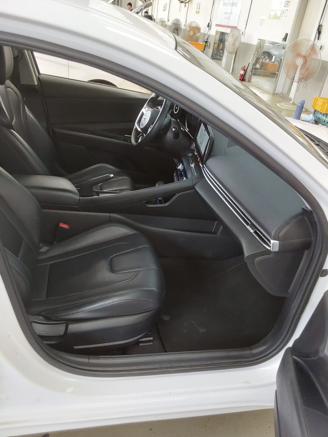 HYUNDAI AVANTE (CN7) 1.6 GASOLINE MODERN 2022 - zdjęcie 6