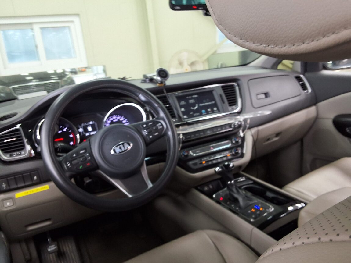 KIA ALL NEW CARNIVAL 9-SEATER DIESEL PRESTIGE 2016 - zdjęcie 12