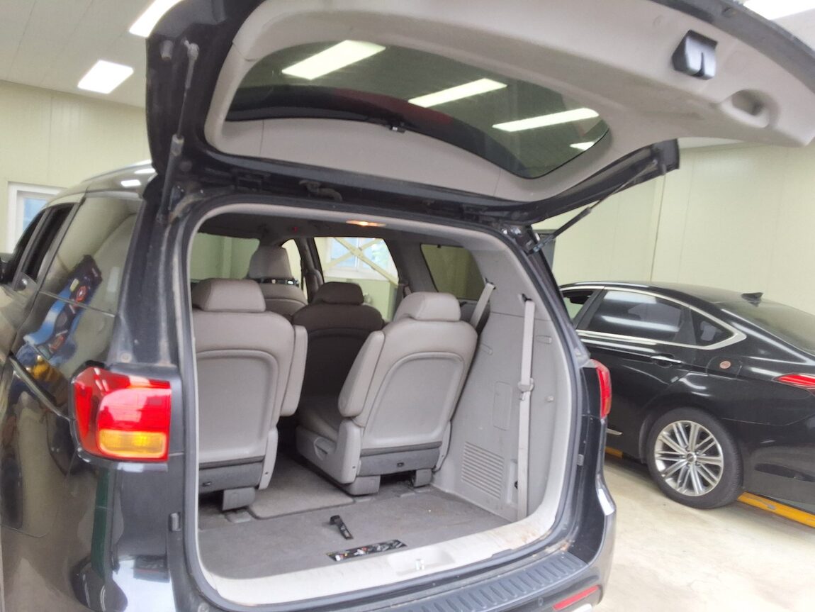 KIA ALL NEW CARNIVAL 9-SEATER DIESEL PRESTIGE 2016 - zdjęcie 16