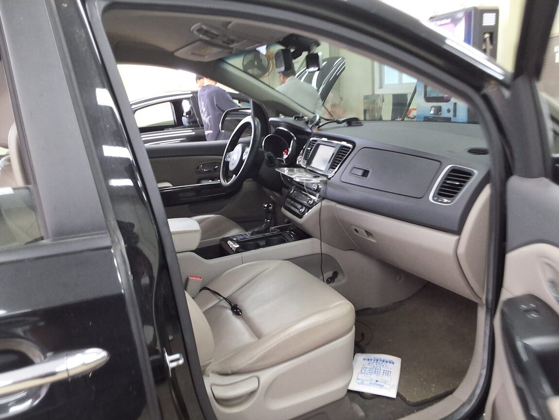 KIA ALL NEW CARNIVAL 9-SEATER DIESEL PRESTIGE 2016 - zdjęcie 15