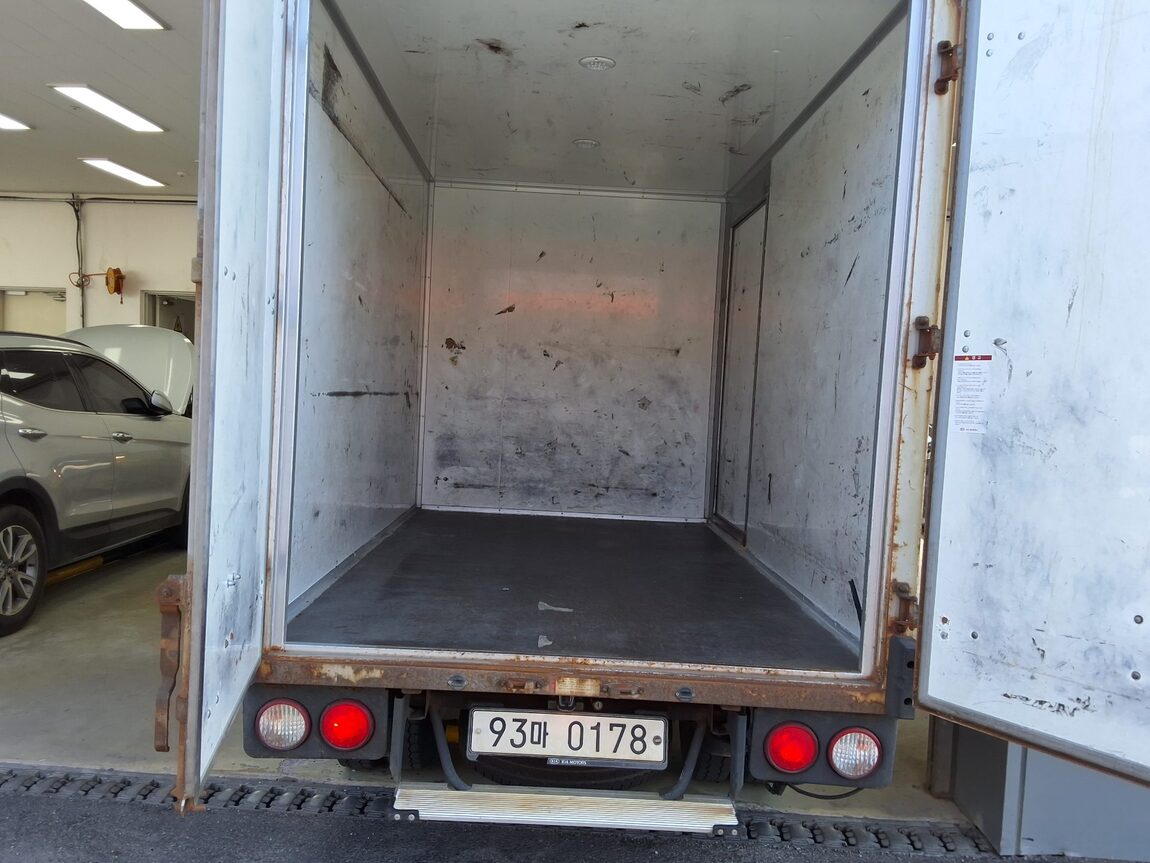 KIA THE NEW BONGO III CARGO BUILT-IN BOX TRUCK PLUS MODEL 2020 - zdjęcie 13