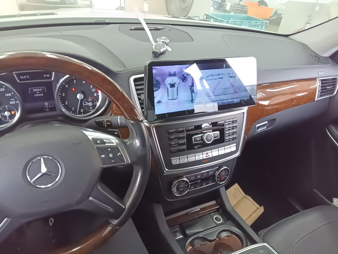 MERCEDES-BENZ GL-CLASS (2ND GEN) GL550 4MATIC 2015 - zdjęcie 11