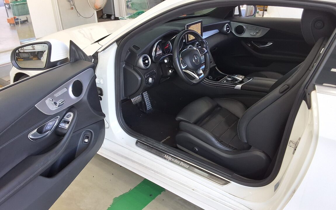 MERCEDES-BENZ C-CLASS (4TH GEN) C200 COUPE 2017 - zdjęcie 10