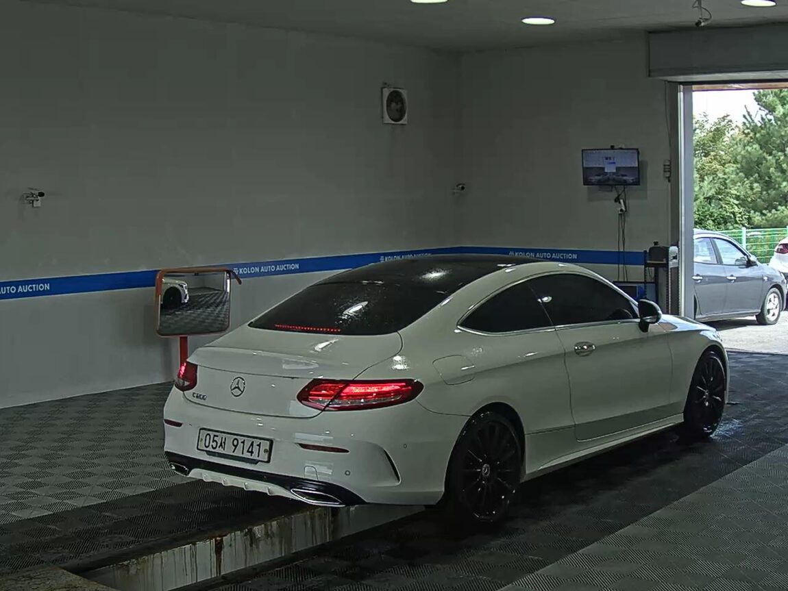 MERCEDES-BENZ C-CLASS (4TH GEN) C200 COUPE 2017 - zdjęcie 5