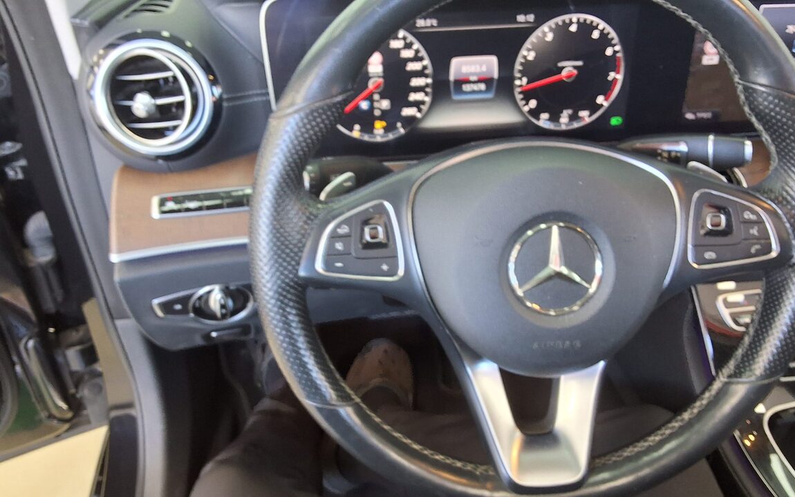 MERCEDES-BENZ E-CLASS (5TH GEN) E300 EXCLUSIVE 2018 - zdjęcie 17