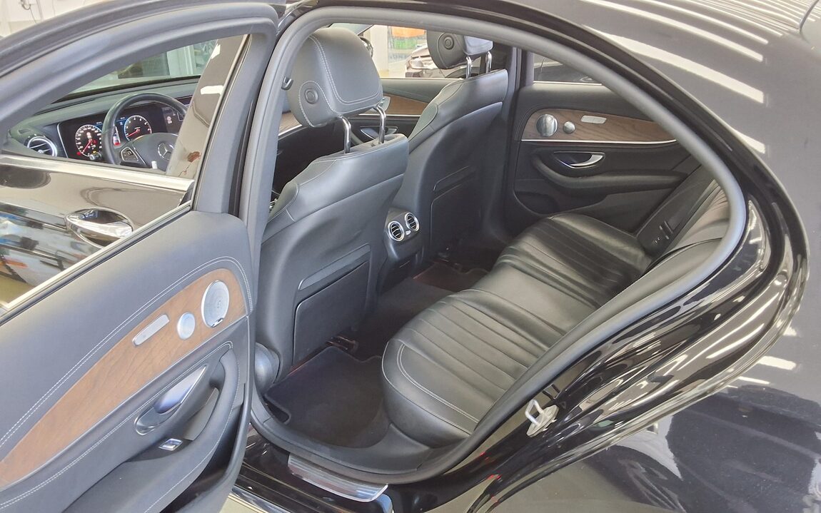 MERCEDES-BENZ E-CLASS (5TH GEN) E300 EXCLUSIVE 2018 - zdjęcie 12