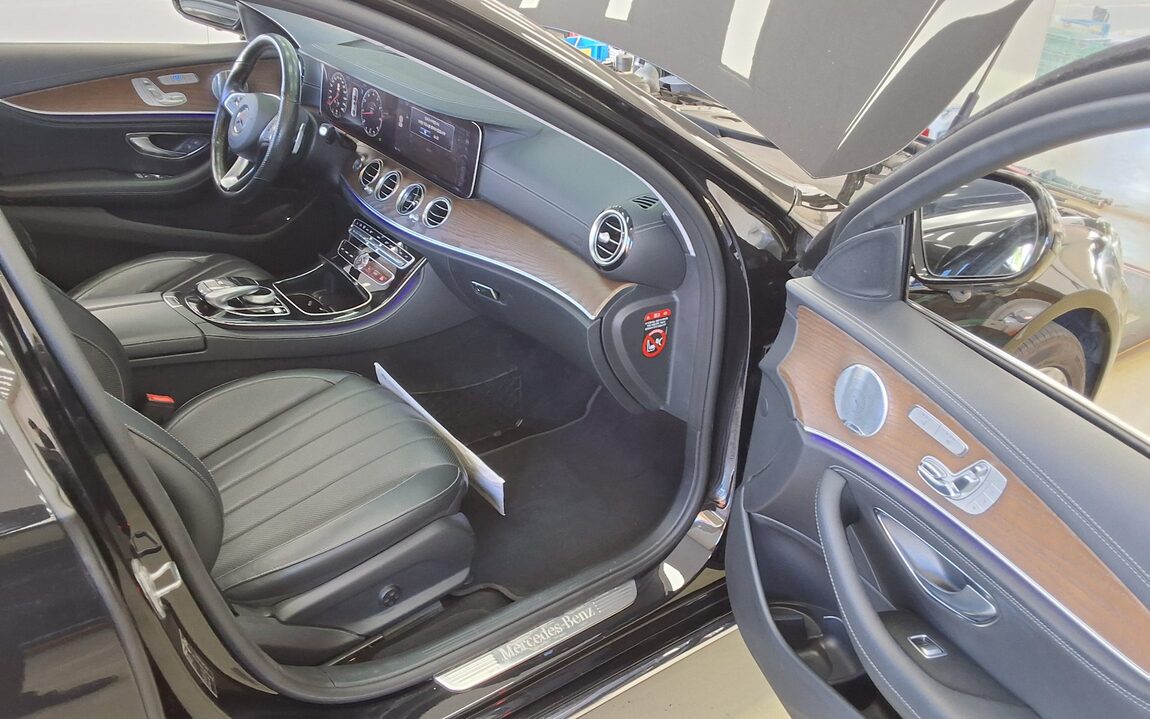 MERCEDES-BENZ E-CLASS (5TH GEN) E300 EXCLUSIVE 2018 - zdjęcie 14