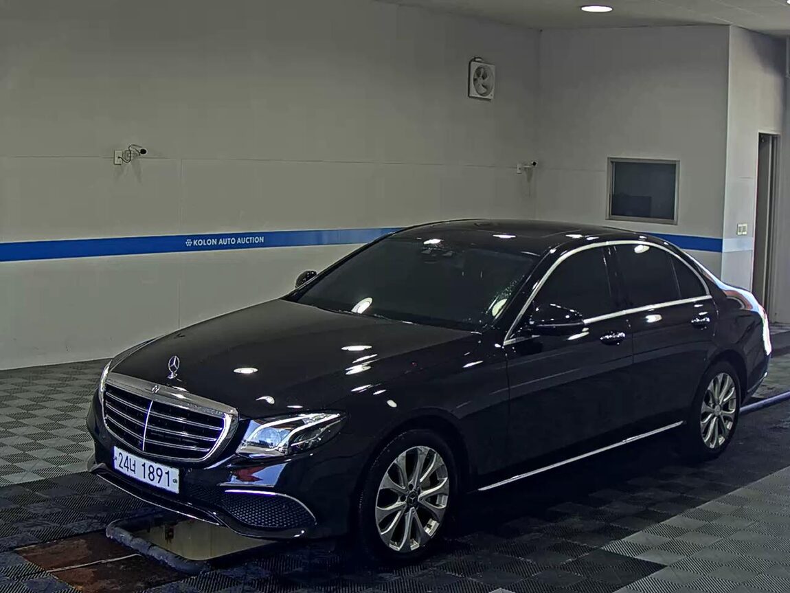 MERCEDES-BENZ E-CLASS (5TH GEN) E300 EXCLUSIVE 2018 - zdjęcie 2