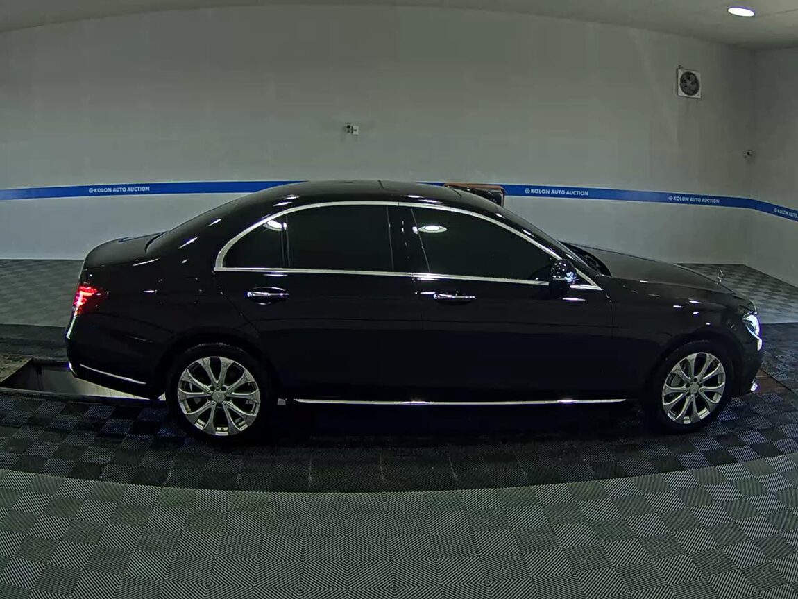 MERCEDES-BENZ E-CLASS (5TH GEN) E300 EXCLUSIVE 2018 - zdjęcie 4