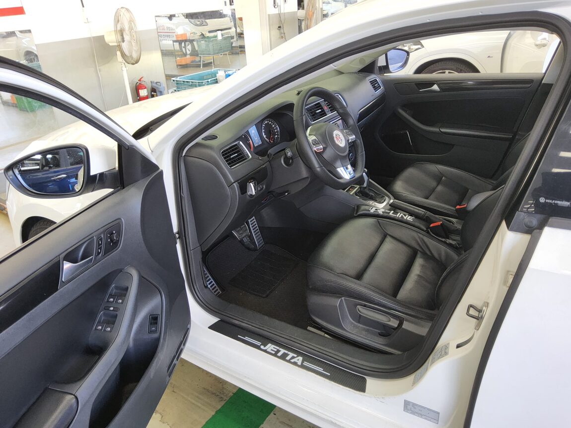 VOLKSWAGEN JETTA (6TH GEN) 2.0 TDI 2012 - zdjęcie 10