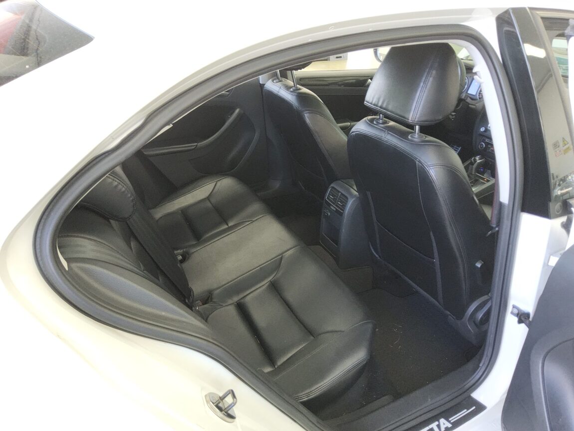 VOLKSWAGEN JETTA (6TH GEN) 2.0 TDI 2012 - zdjęcie 13