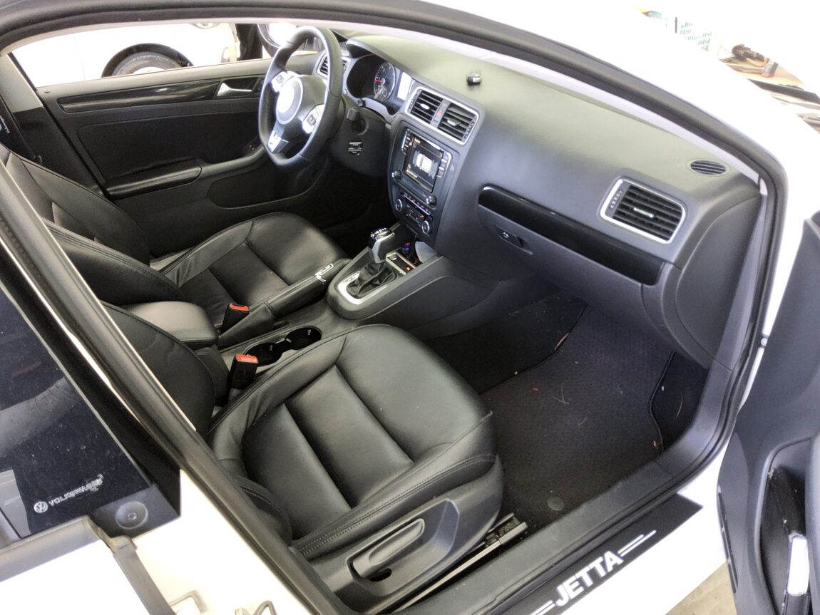 VOLKSWAGEN JETTA (6TH GEN) 2.0 TDI 2012 - zdjęcie 14