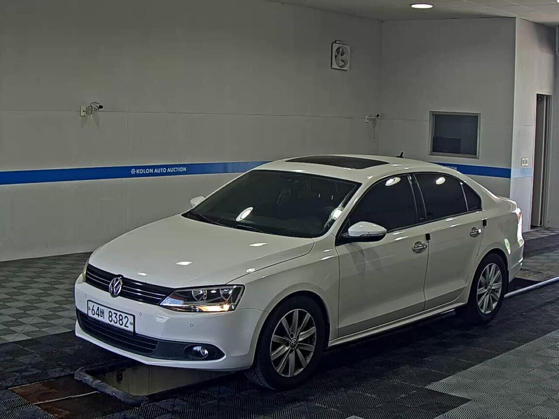 VOLKSWAGEN JETTA (6TH GEN) 2.0 TDI 2012 - zdjęcie 2