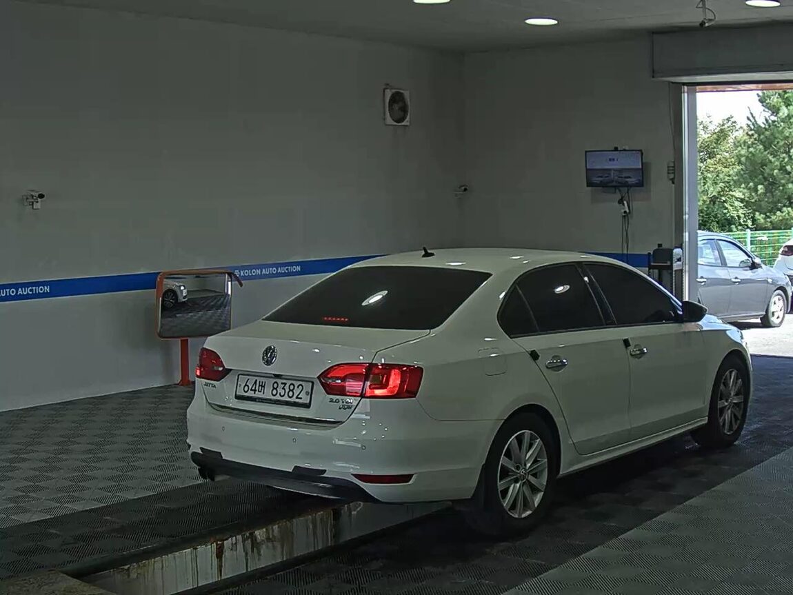 VOLKSWAGEN JETTA (6TH GEN) 2.0 TDI 2012 - zdjęcie 5