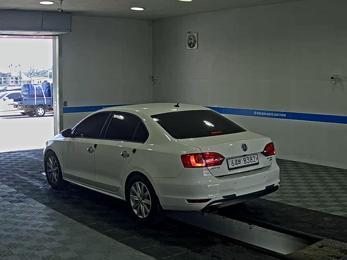 VOLKSWAGEN JETTA (6TH GEN) 2.0 TDI 2012 - zdjęcie 6
