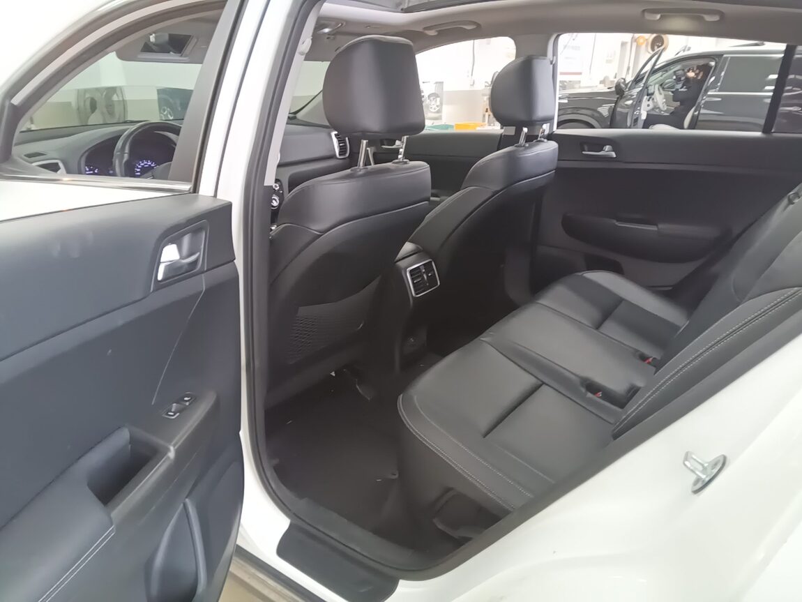 KIA NEW SPORTAGE 1.7 2WD NOBLESSE 2016 - zdjęcie 12