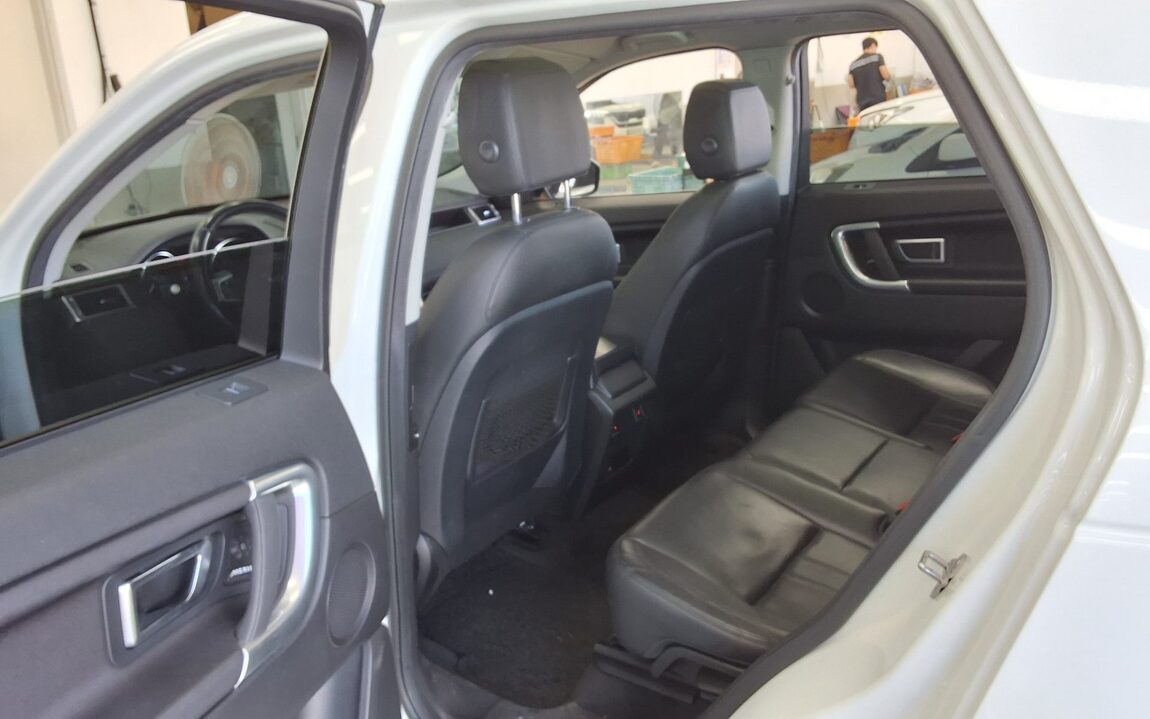 LAND ROVER DISCOVERY SPORT 2.0 TD4 SE (150PS) 2019 - zdjęcie 4