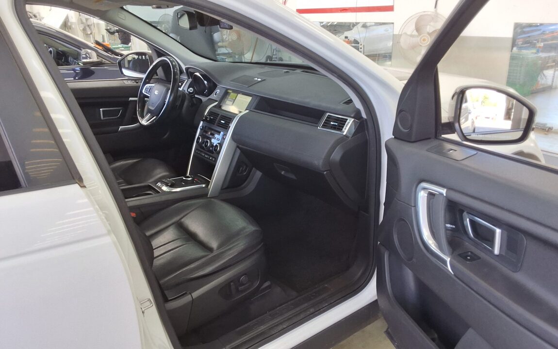 LAND ROVER DISCOVERY SPORT 2.0 TD4 SE (150PS) 2019 - zdjęcie 6