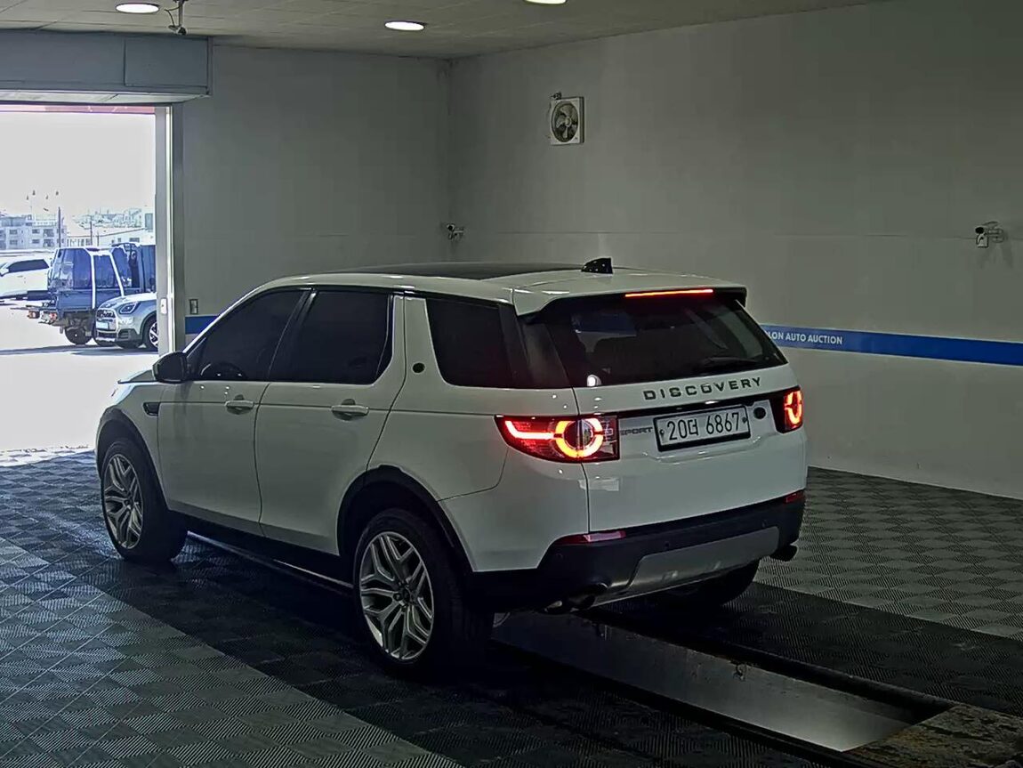 LAND ROVER DISCOVERY SPORT 2.0 TD4 SE (150PS) 2019 - zdjęcie 24