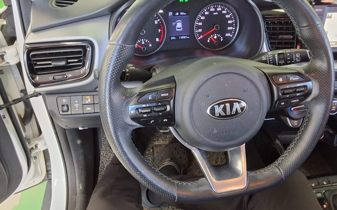 KIA STONIC 1.4 GASOLINE TRENDY 2018 - zdjęcie 17