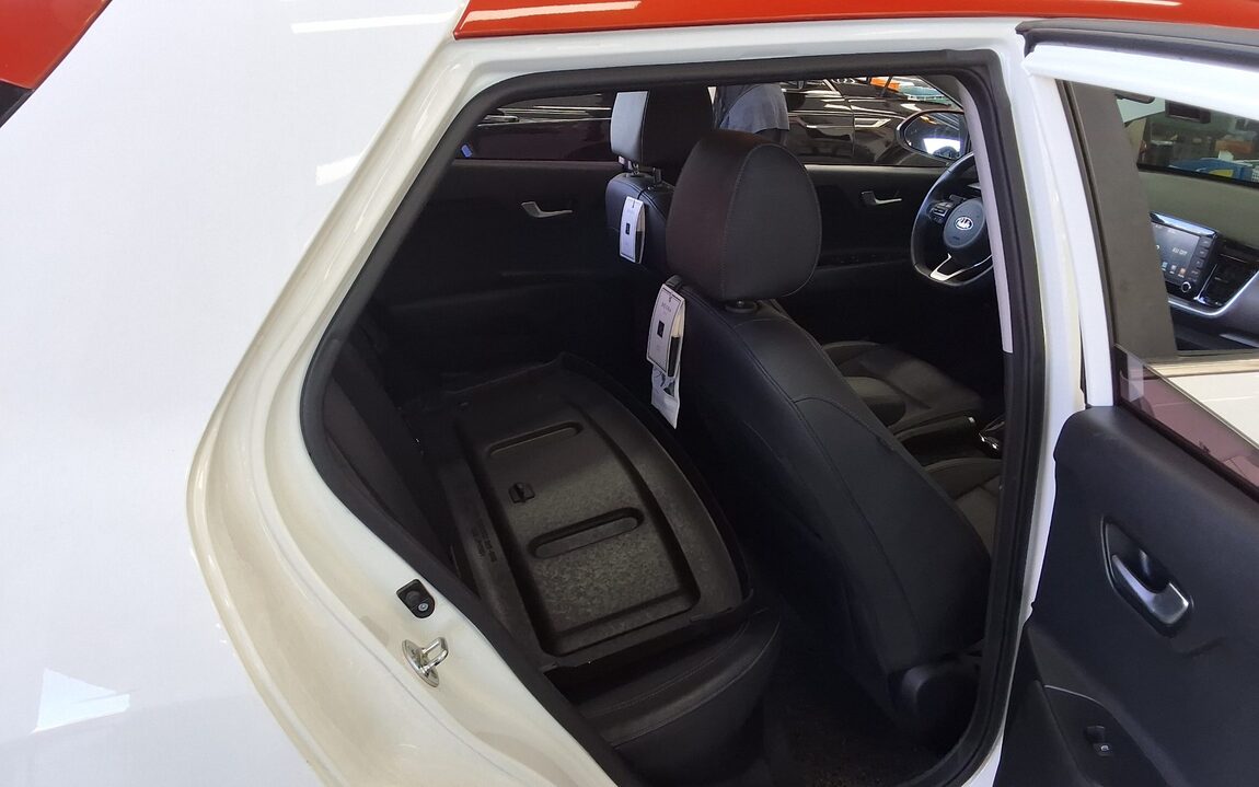 KIA STONIC 1.4 GASOLINE TRENDY 2018 - zdjęcie 13