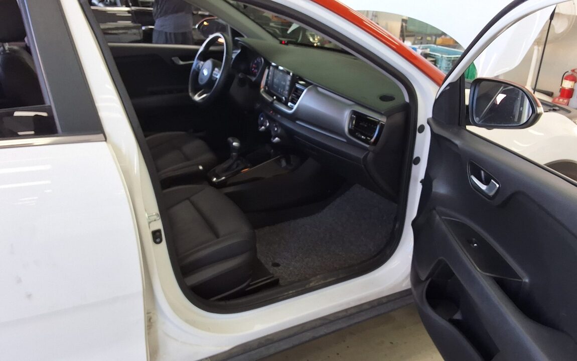 KIA STONIC 1.4 GASOLINE TRENDY 2018 - zdjęcie 14