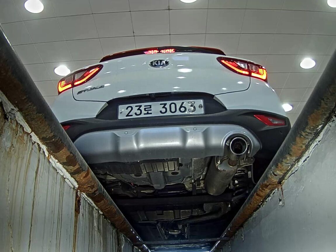 KIA STONIC 1.4 GASOLINE TRENDY 2018 - zdjęcie 8