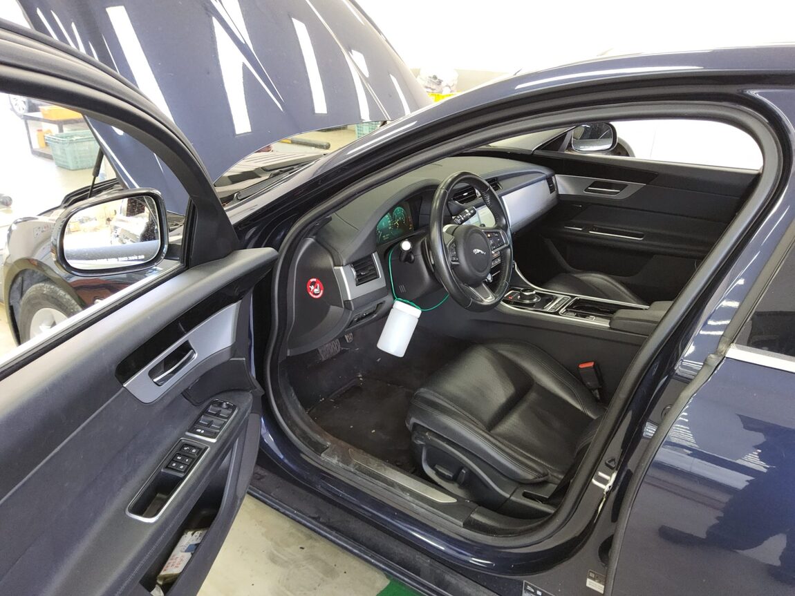 JAGUAR XF (2ND GEN) 2.0 20d PRESTIGE 2018 - zdjęcie 10
