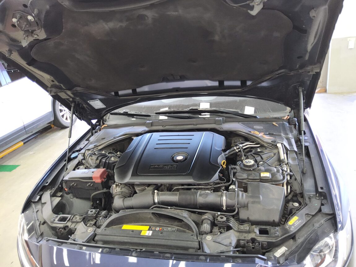 JAGUAR XF (2ND GEN) 2.0 20d PRESTIGE 2018 - zdjęcie 22