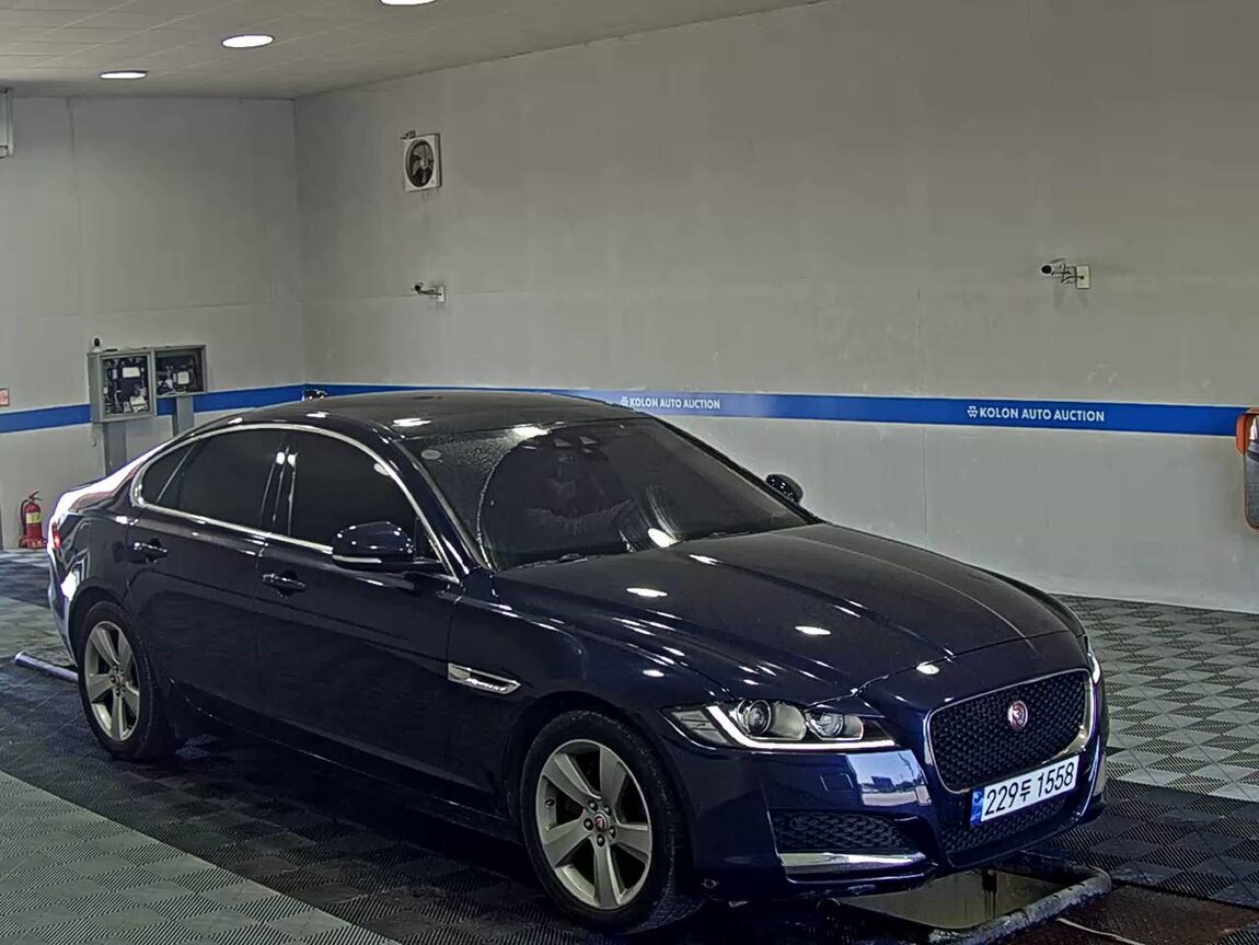 JAGUAR XF (2ND GEN) 2.0 20d PRESTIGE 2018 - zdjęcie 3