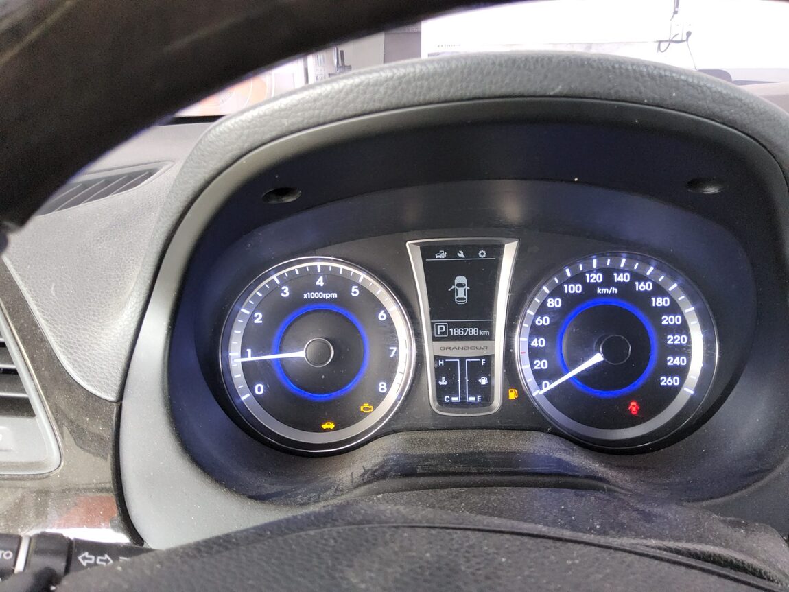 HYUNDAI GRANDEUR HG HG 240 MODERN 2015 - zdjęcie 9