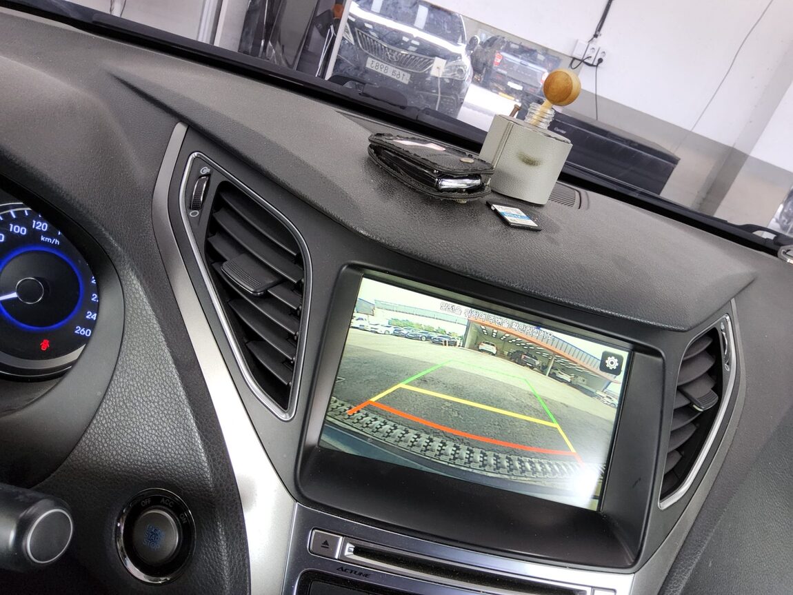 HYUNDAI GRANDEUR HG HG 240 MODERN 2015 - zdjęcie 17