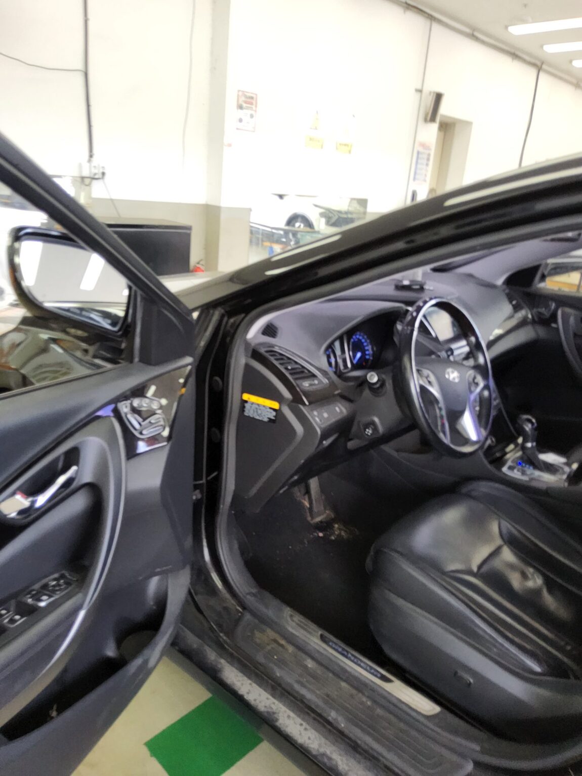 HYUNDAI GRANDEUR HG HG 240 MODERN 2015 - zdjęcie 10